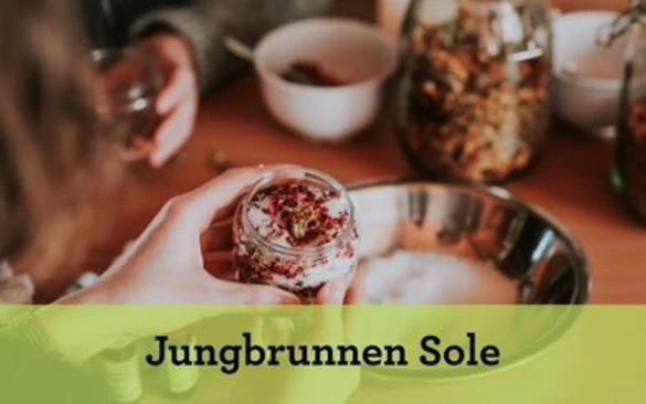 Im Erlebnismuseum Westfälische Salzwelten werden unterschiedliche Workshops für Erwachsene angeboten, zum Beispiel ein Badesalz-Workshop.