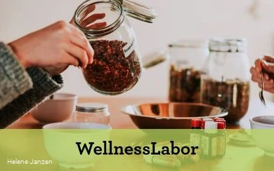 Im Erlebnismuseum Westfälische Salzwelten werden unterschiedliche Workshops für Erwachsene angeboten, zum Beispiel ein Badesalz-Workshop.