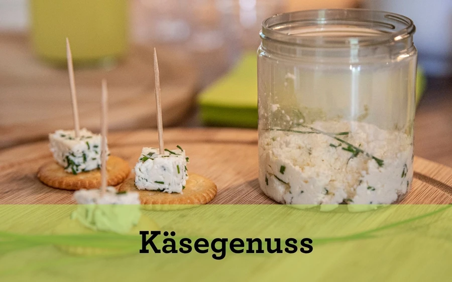 Im Erlebnismuseum Westfälische Salzwelten werden unterschiedliche Workshops für Erwachsene angeboten, zum Beispiel einen Käsen-Workshop.