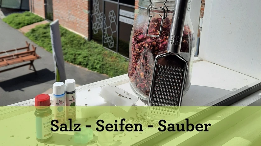 Im Erlebnismuseum Westfälische Salzwelten werden unterschiedliche Workshops für Kinder angeboten, zum Beispiel ein Salz-Seifen-Sauber-Workshop.